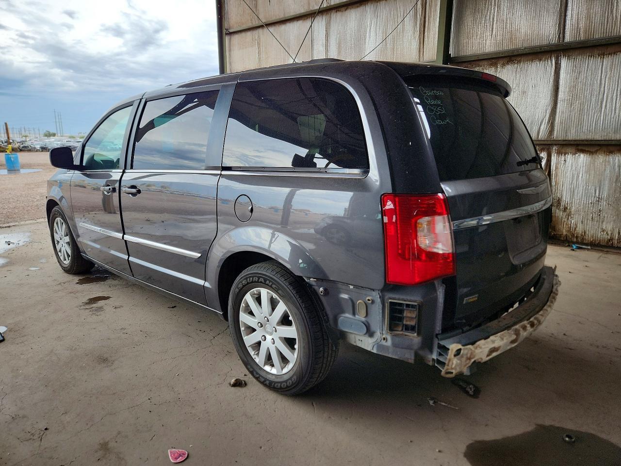 2015 Chrysler Town & Country Touring - Фото 2