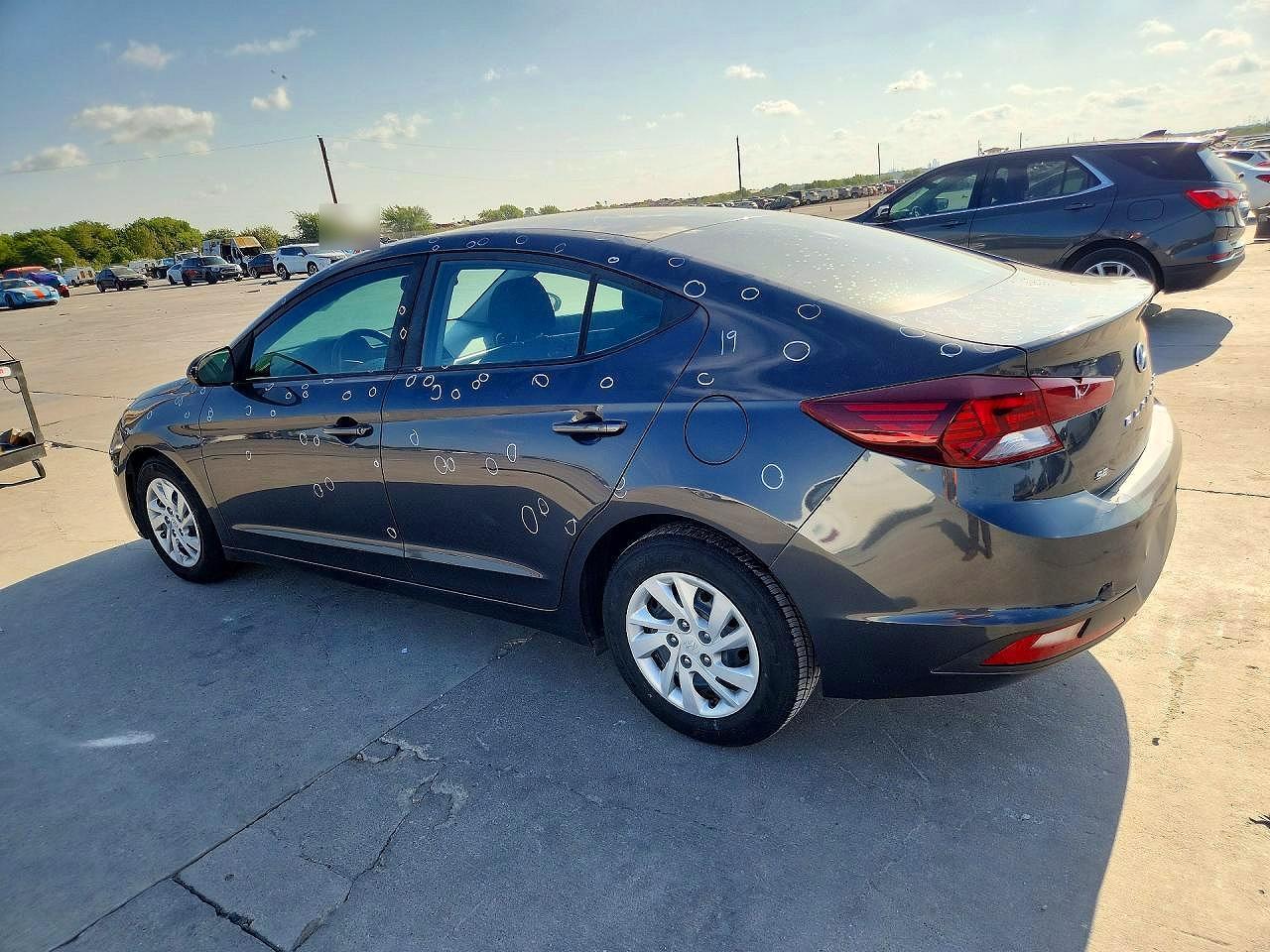 2020 Hyundai Elantra Se - Image 2