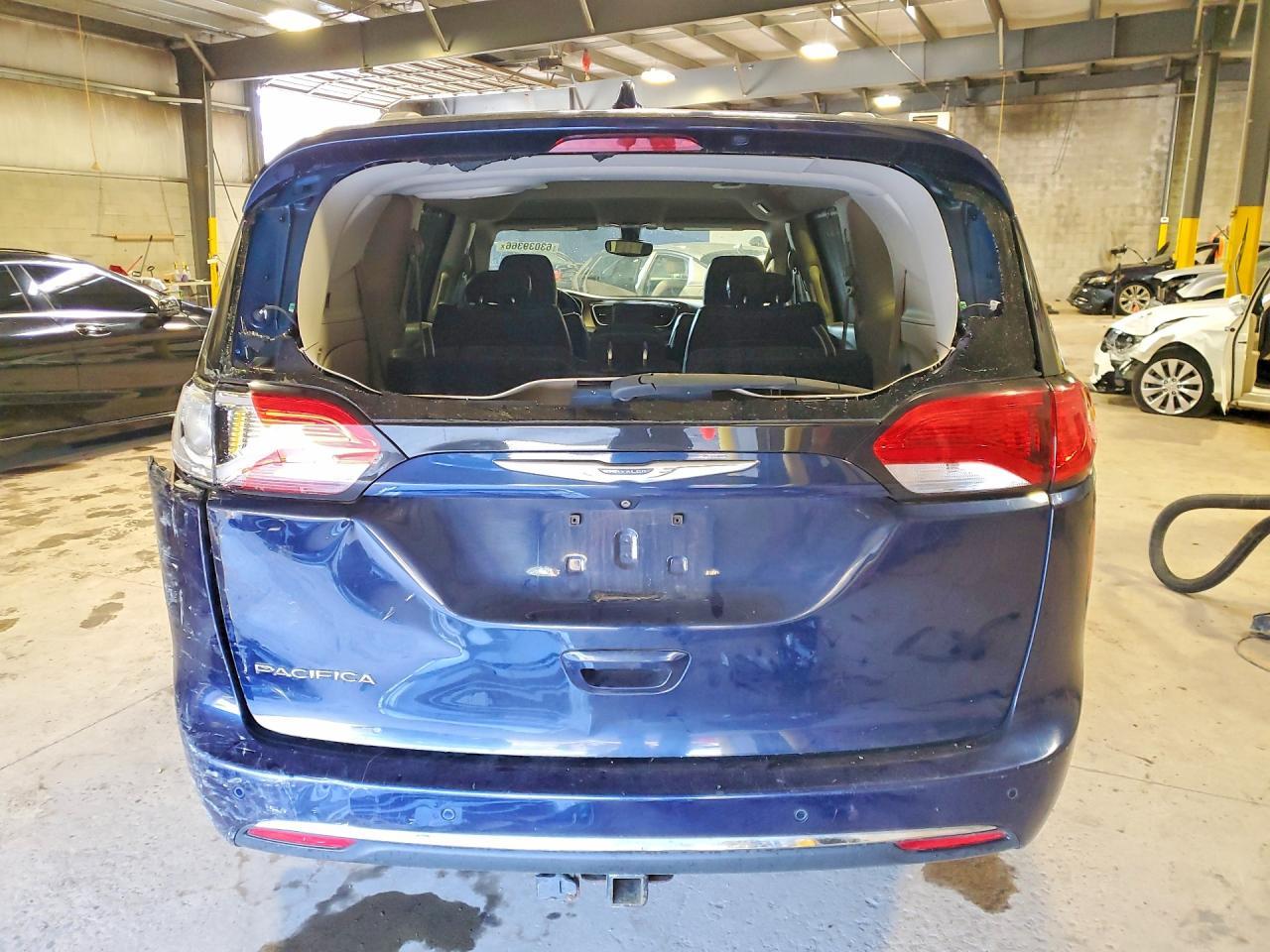 2017 Chrysler Pacifica Touring L - Фото 6