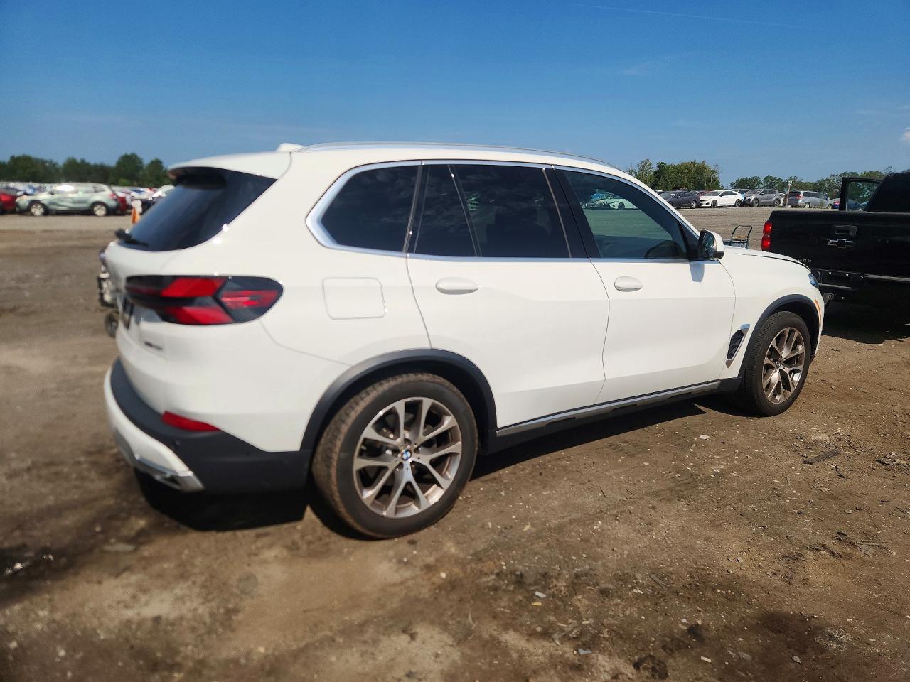 2025 BMW X5 xDrive40I - Image 3