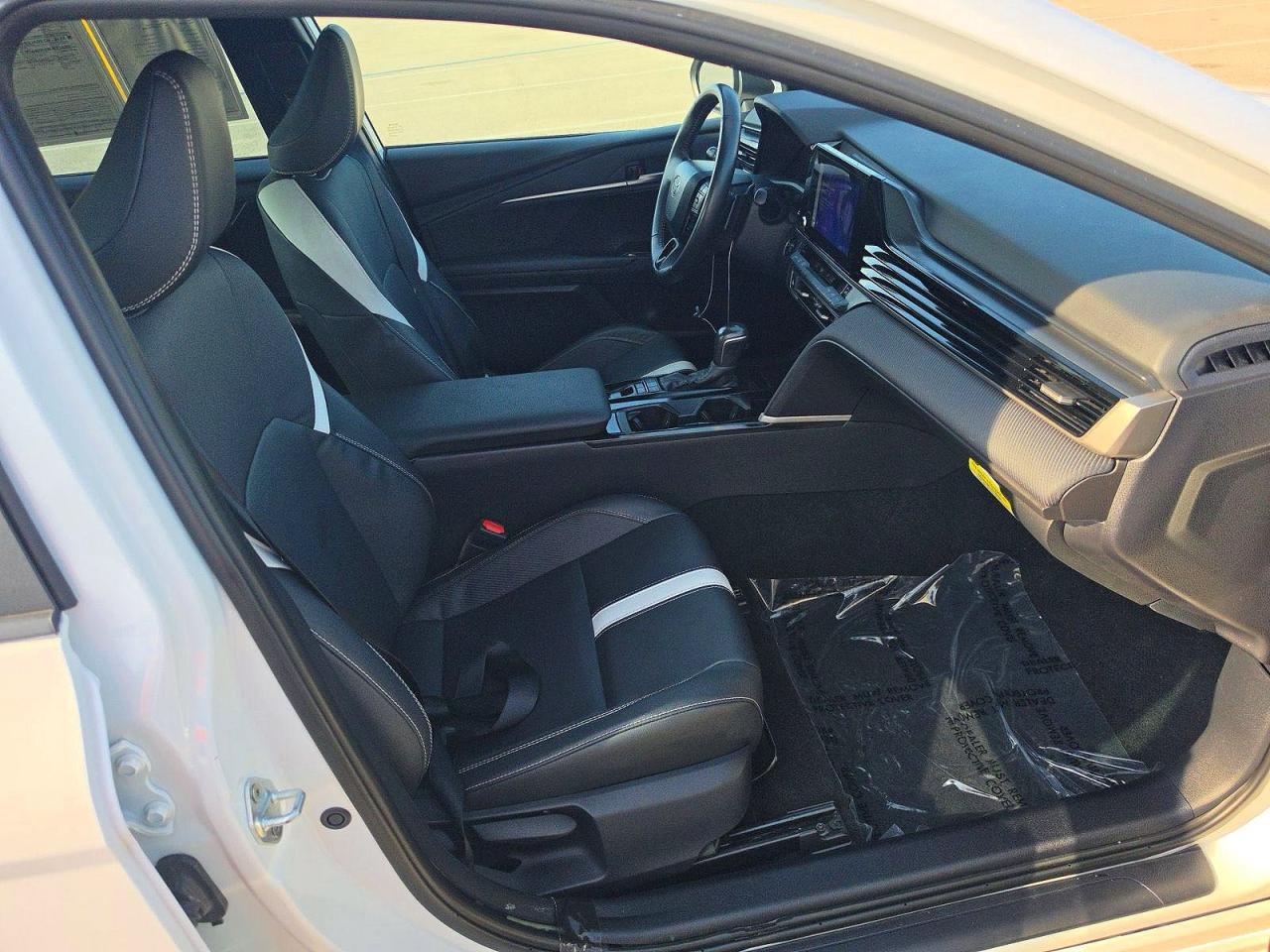 2025 Toyota Camry Se - Image 5
