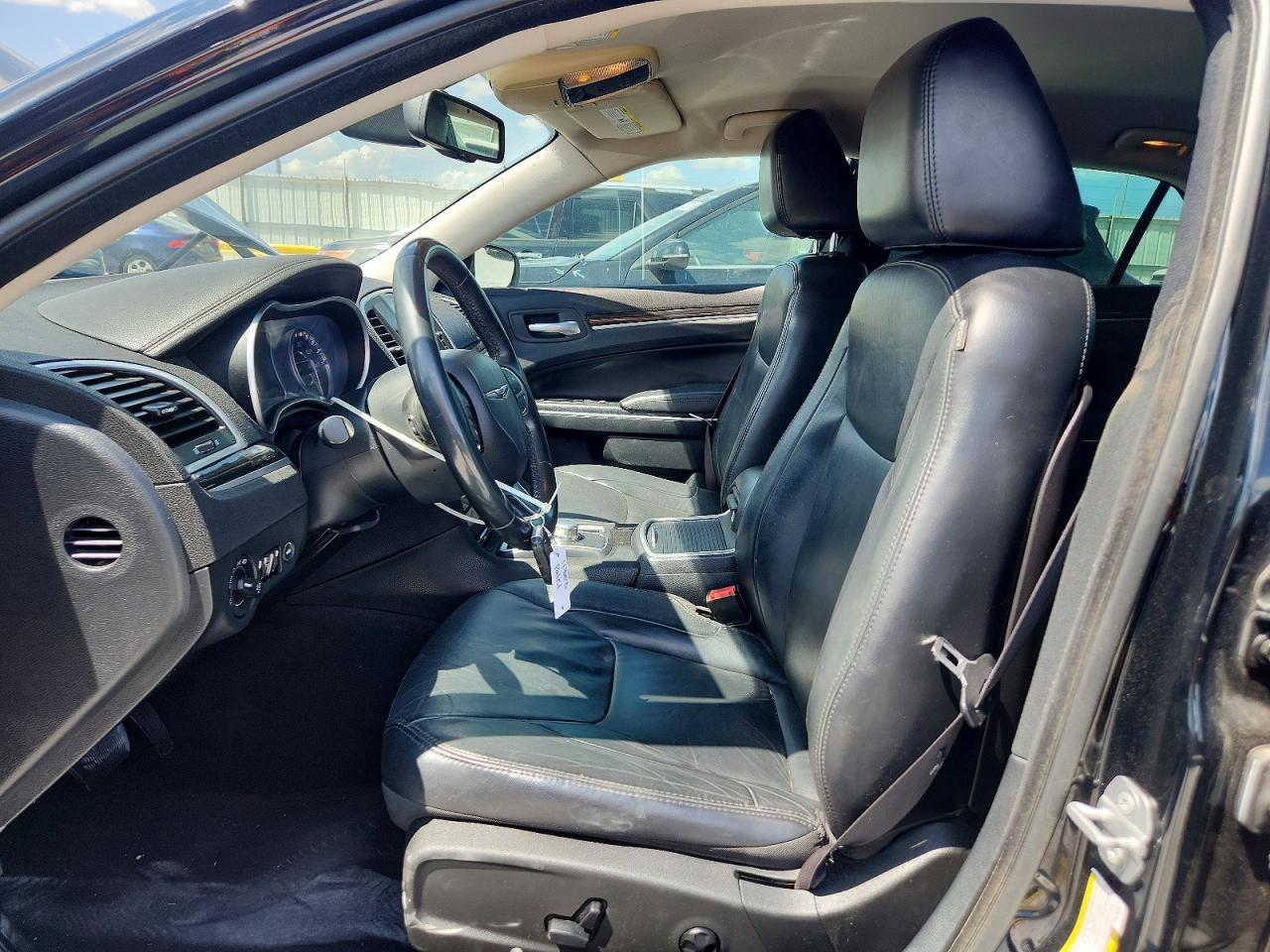 2015 Chrysler 300 Limited - Image 7