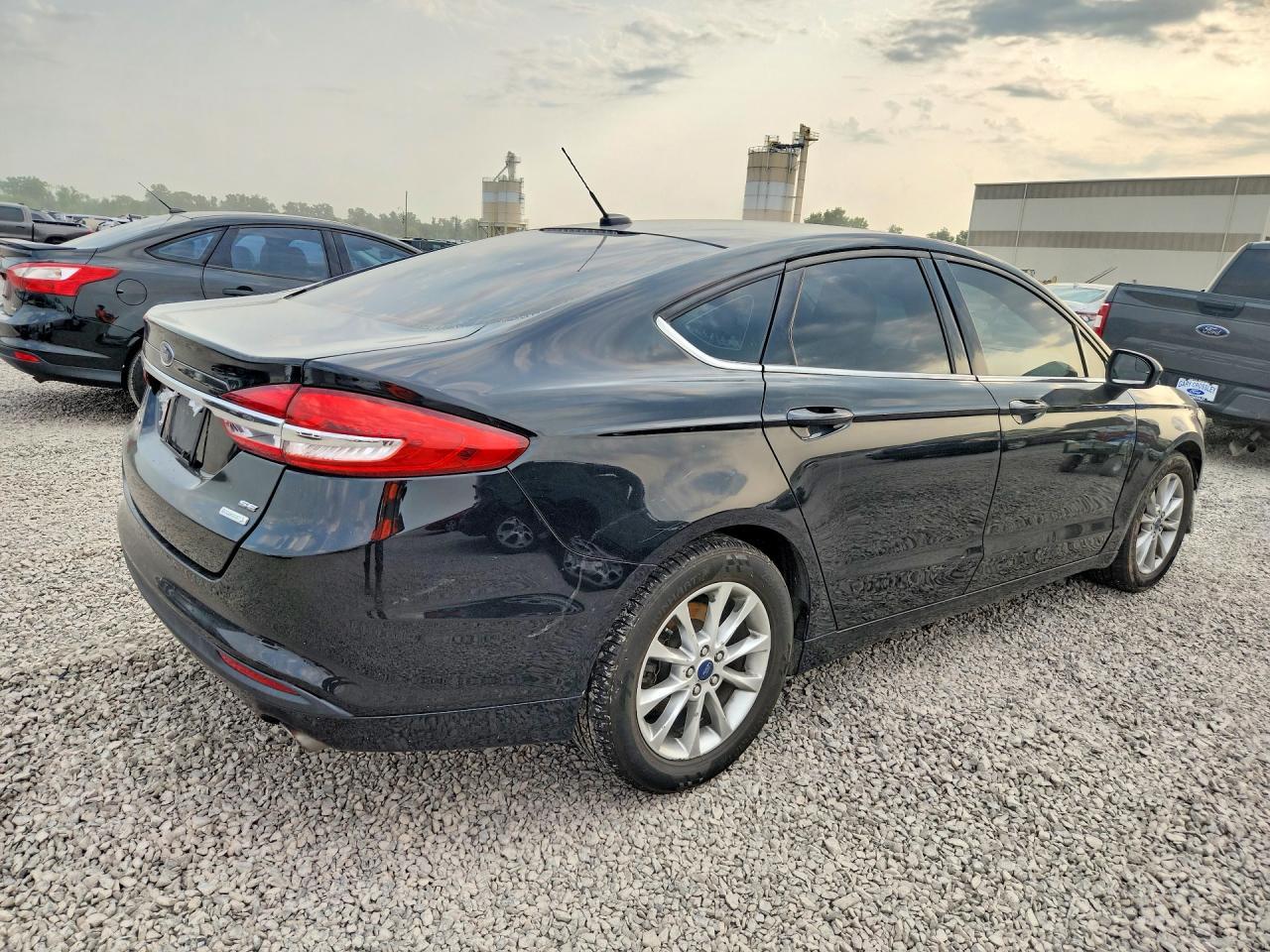 2017 Ford Fusion Se - Фото 3