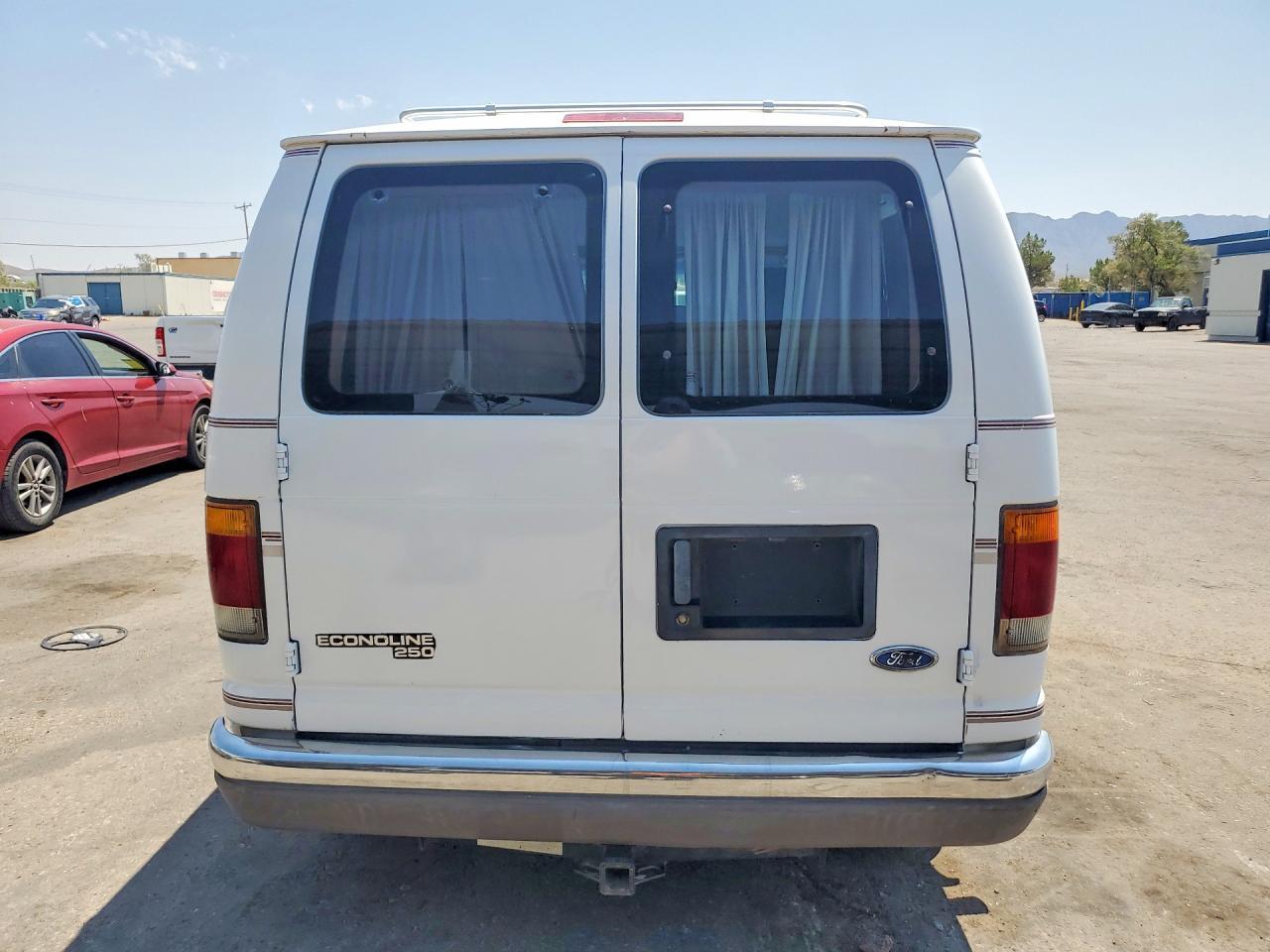 1994 Ford Econoline E150 Van - Фото 6