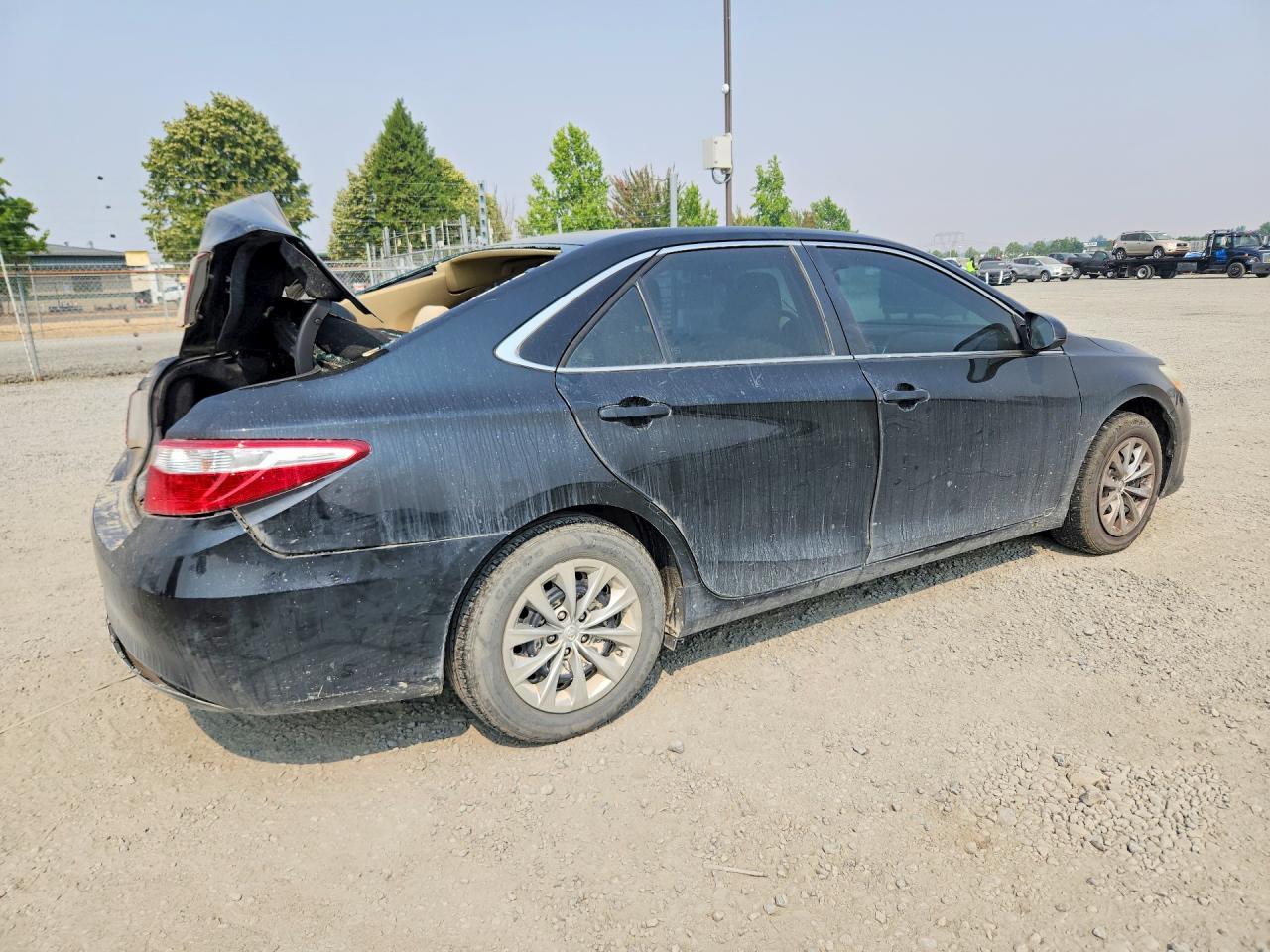 2015 Toyota Camry Le - Image 3