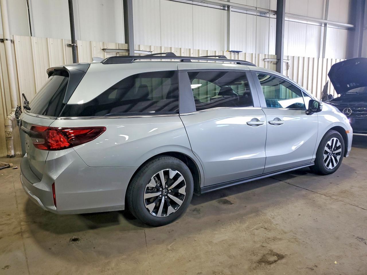 2025 Honda Odyssey Exl - Image 3