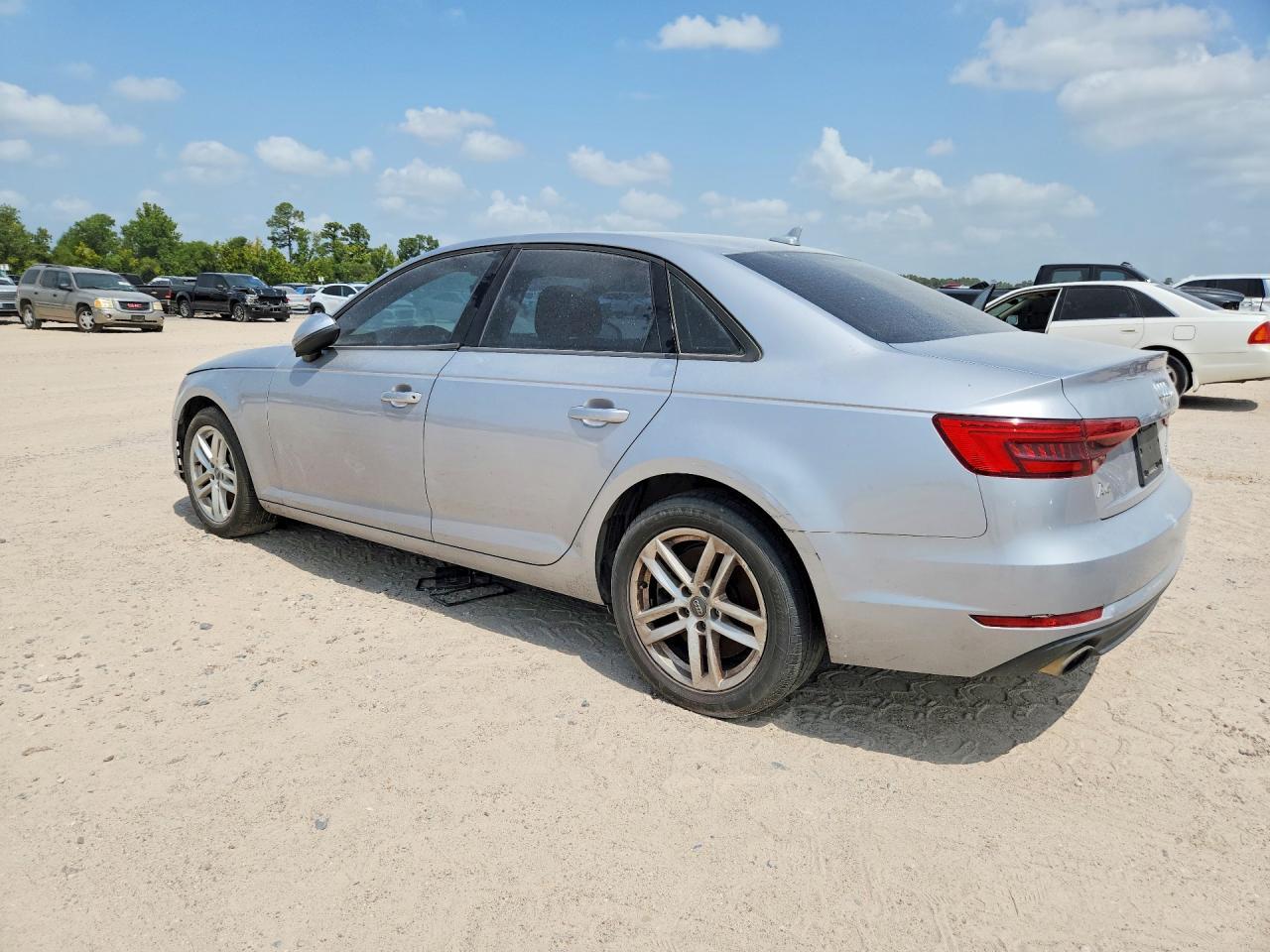 2017 Audi A4 Premium - Фото 2