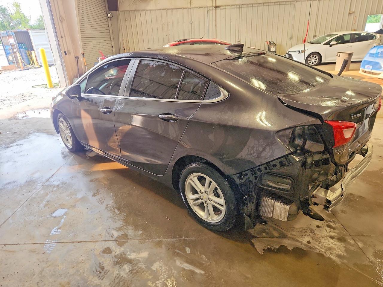 2017 Chevrolet Cruze Lt - Фото 2
