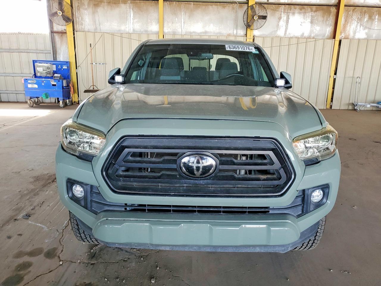2022 Toyota Tacoma Trd Off-Road - Image 5