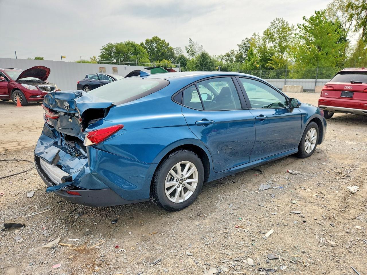 2025 Toyota Camry Le - Фото 3