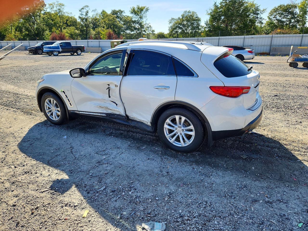 2017 Infiniti Qx70 Base - Фото 2