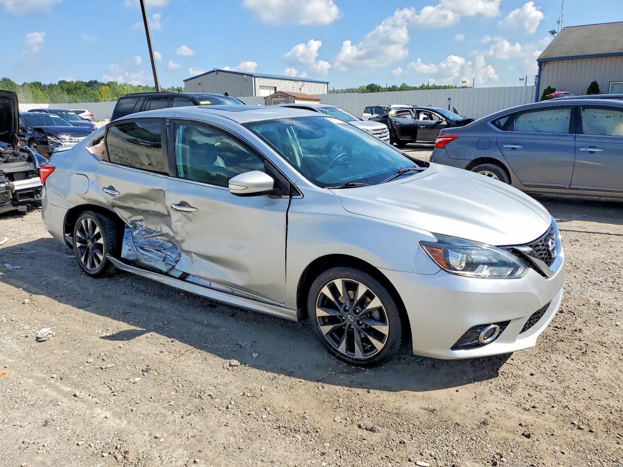 2017 Nissan Sentra Sr - Фото 4