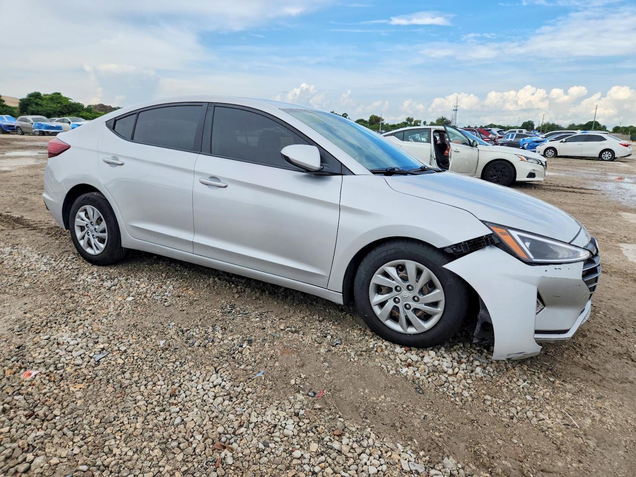 2019 Hyundai Elantra Se - Image 4