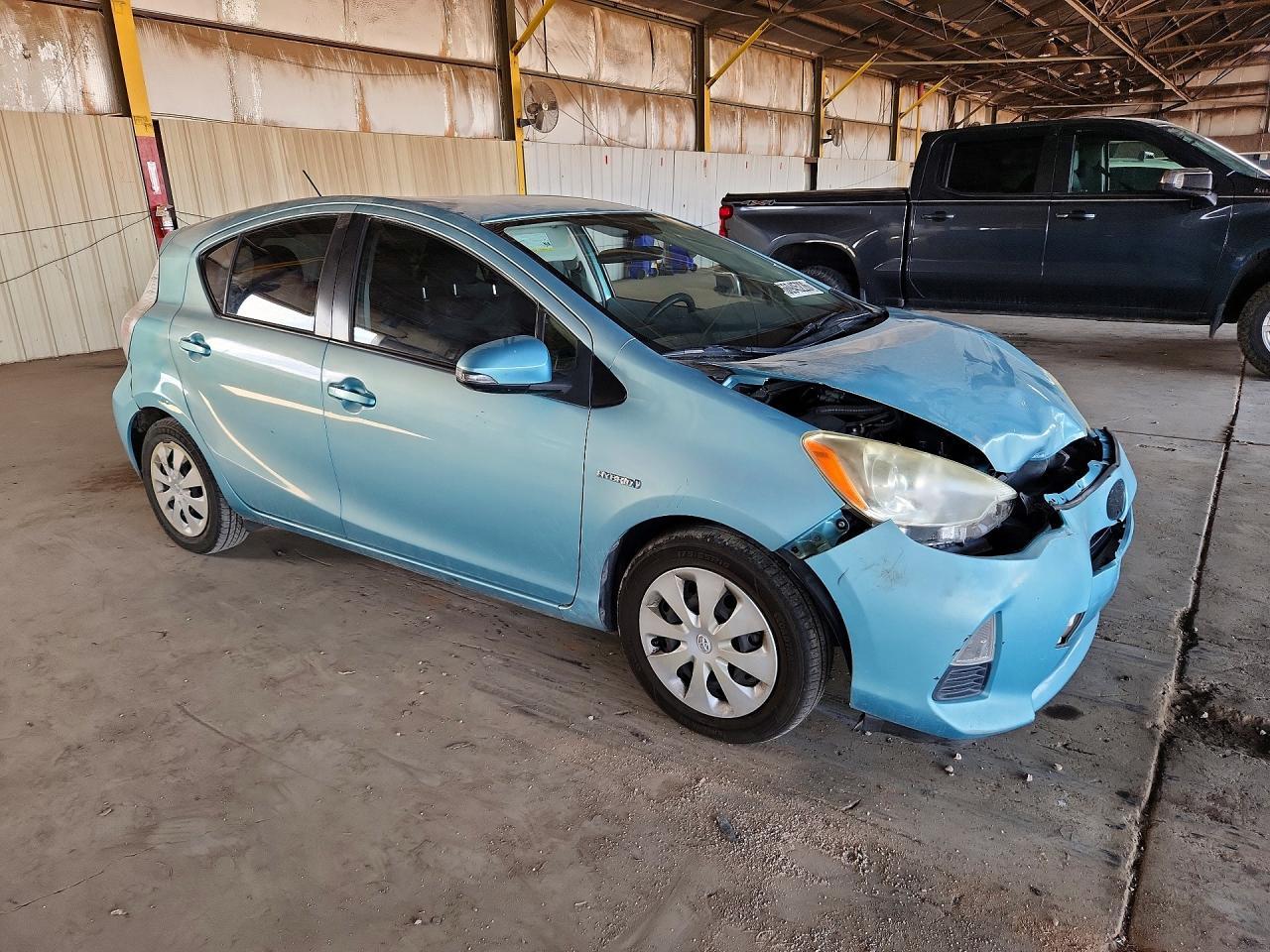 2013 Toyota Prius C Two - Фото 4