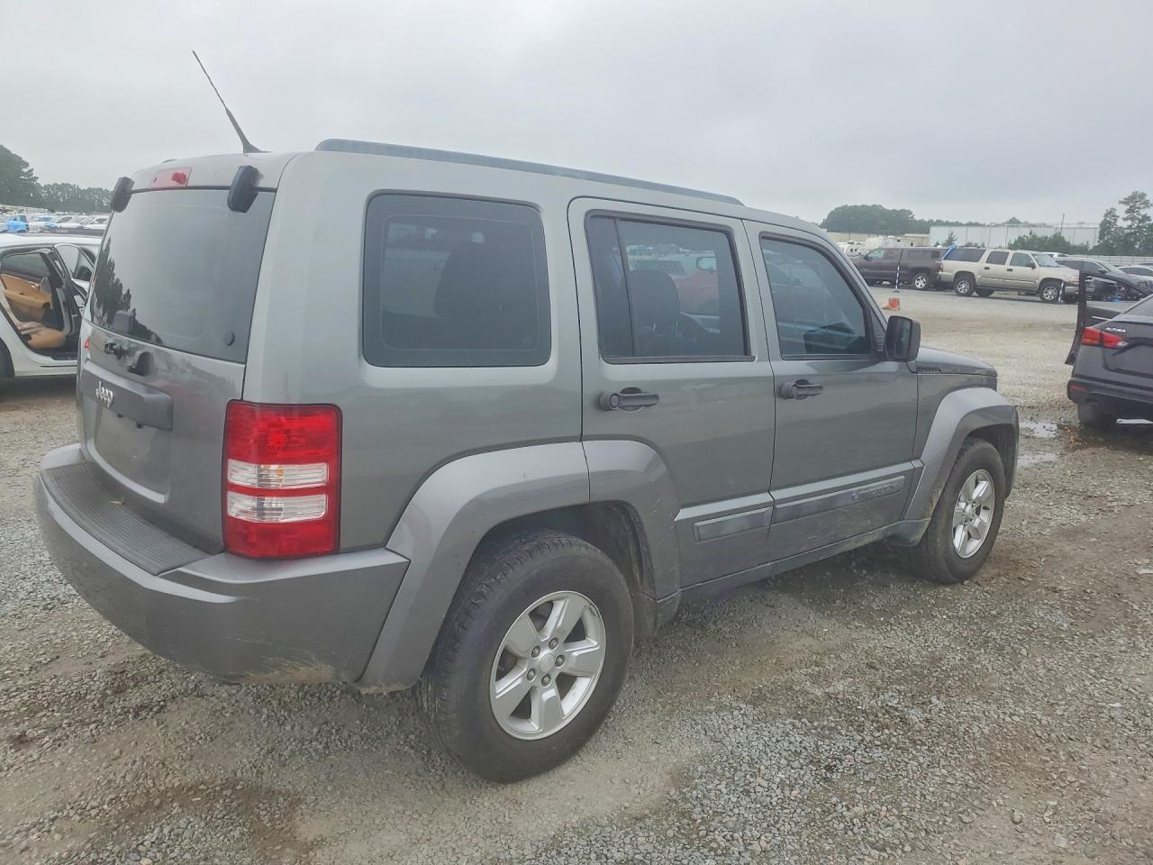 2012 Jeep Liberty Sport - Фото 3