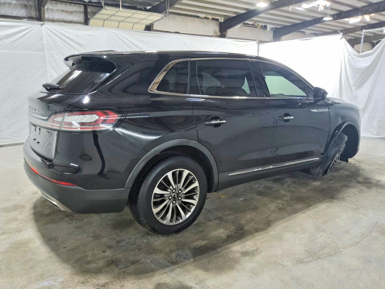 2020 Lincoln Nautilus Reserve - Image 3