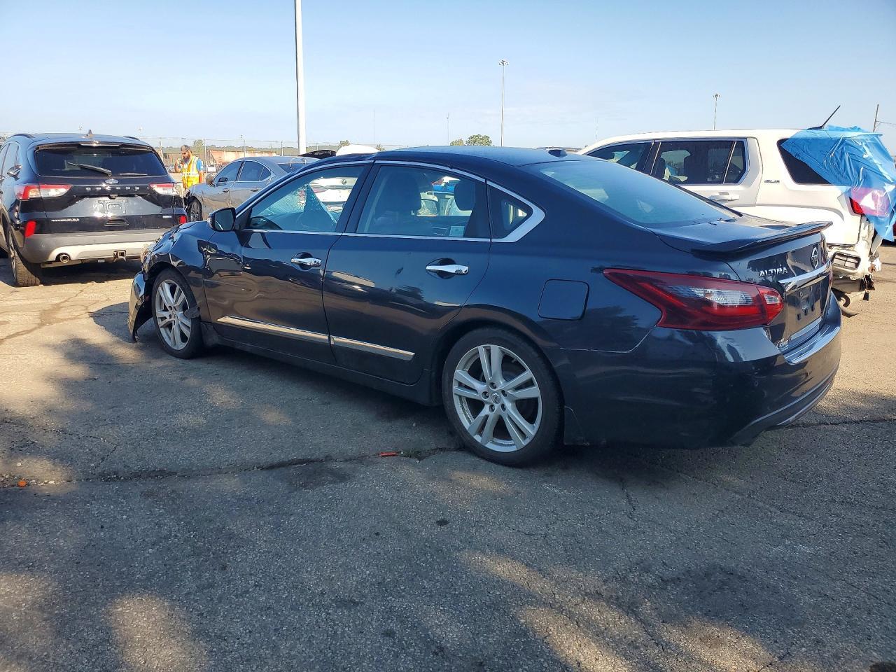 2016 Nissan Altima 3.5 Sl - Image 2