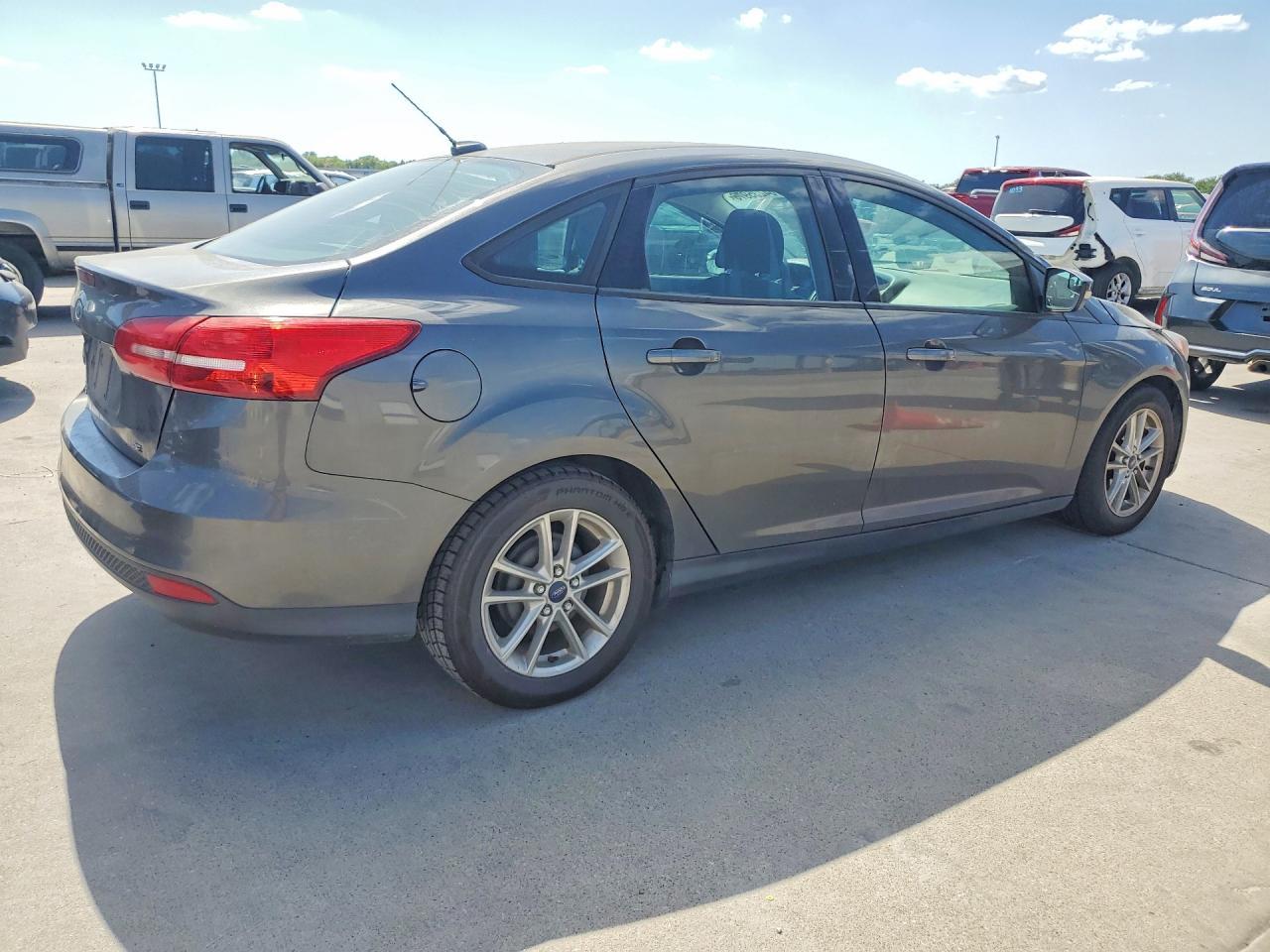 2016 Ford Focus Se - Image 3