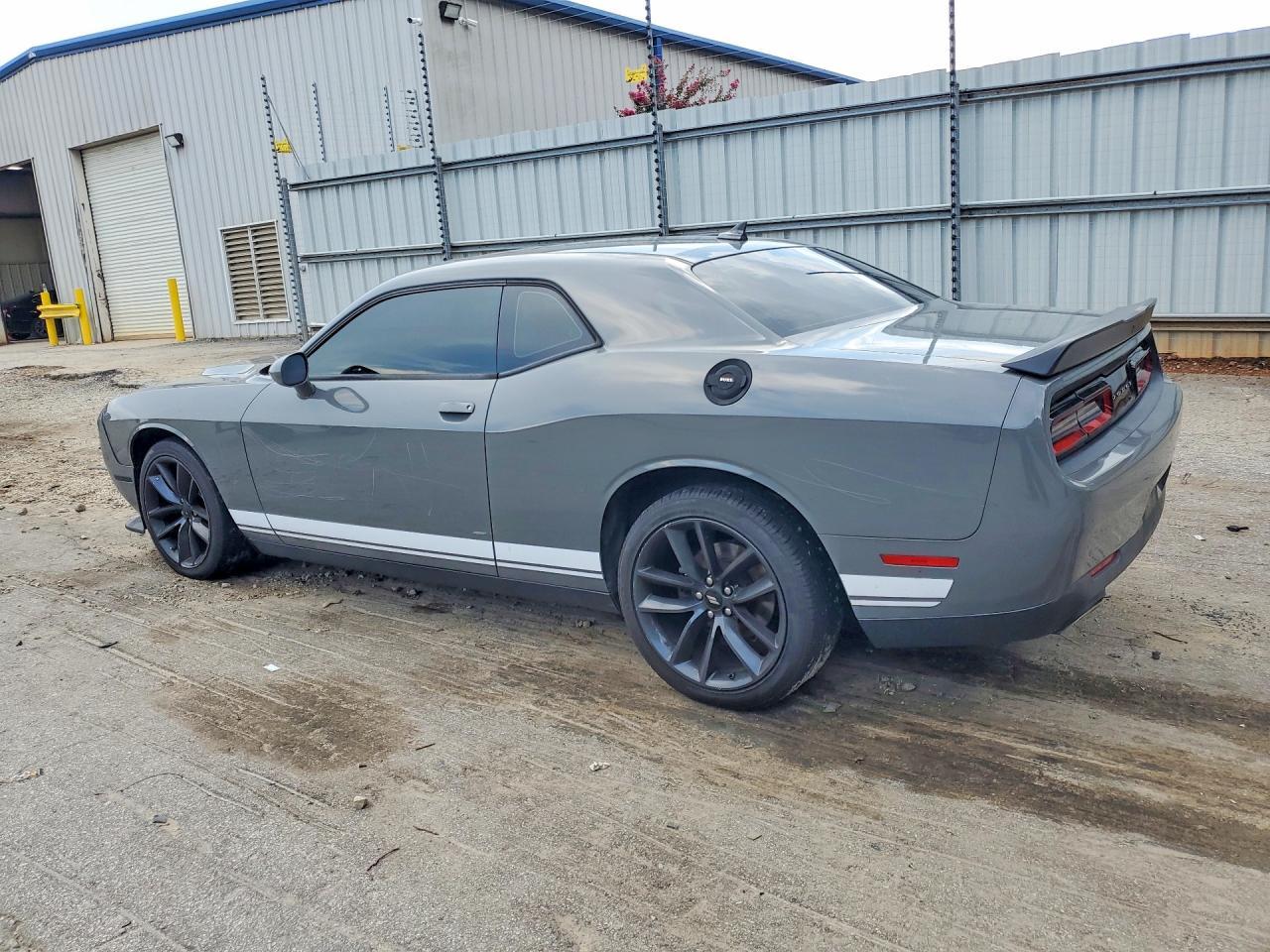 2017 Dodge Challenger Sxt - Фото 2