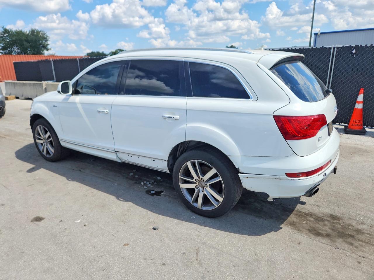 2015 Audi Q7 Premium Plus - Image 2