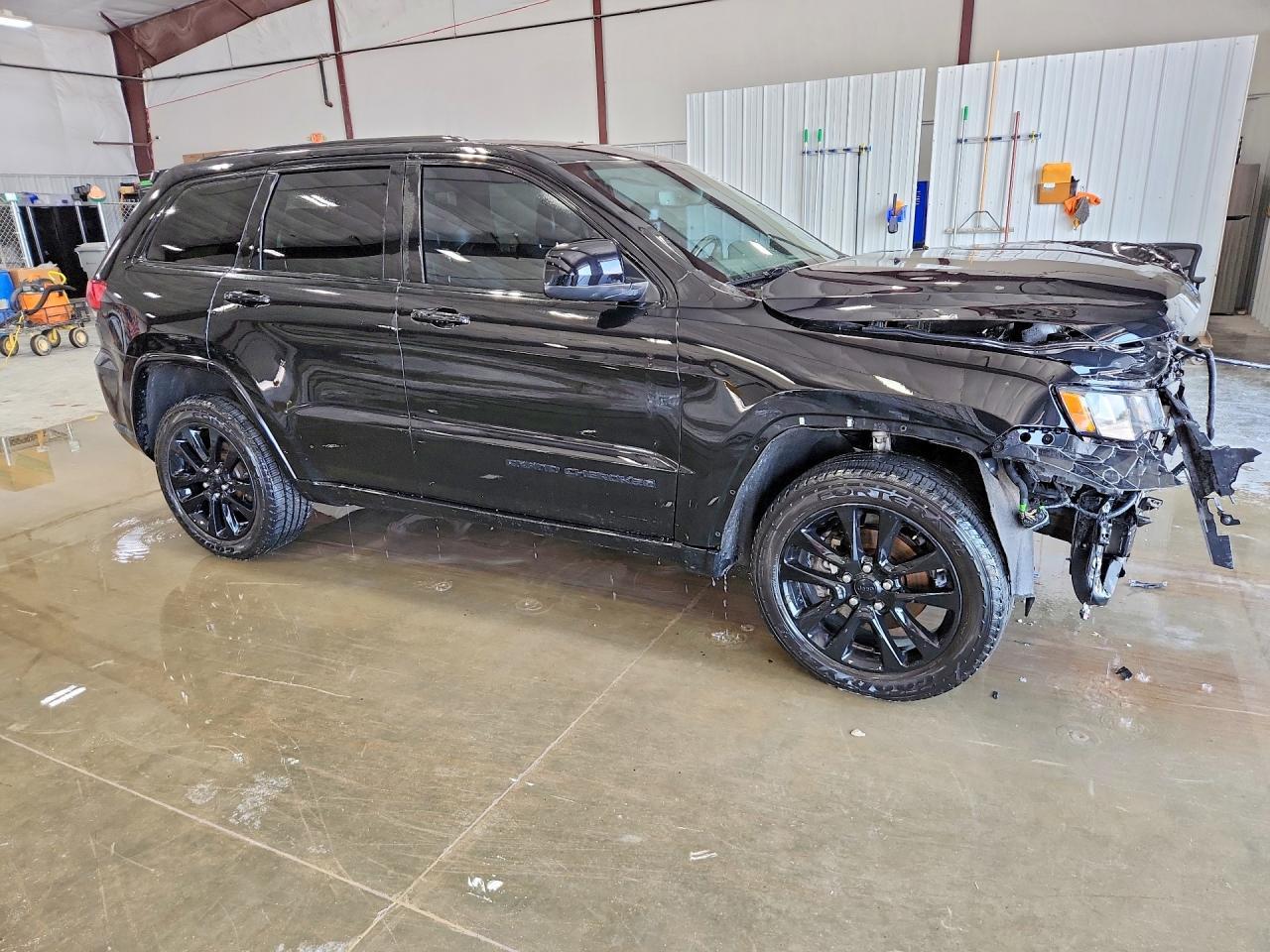 2019 Jeep Grand Cherokee Laredo - Image 4