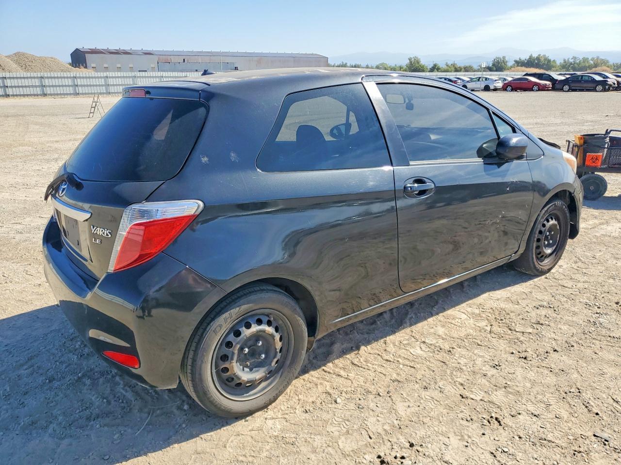 2012 Toyota Yaris 3-Door Le - Фото 3