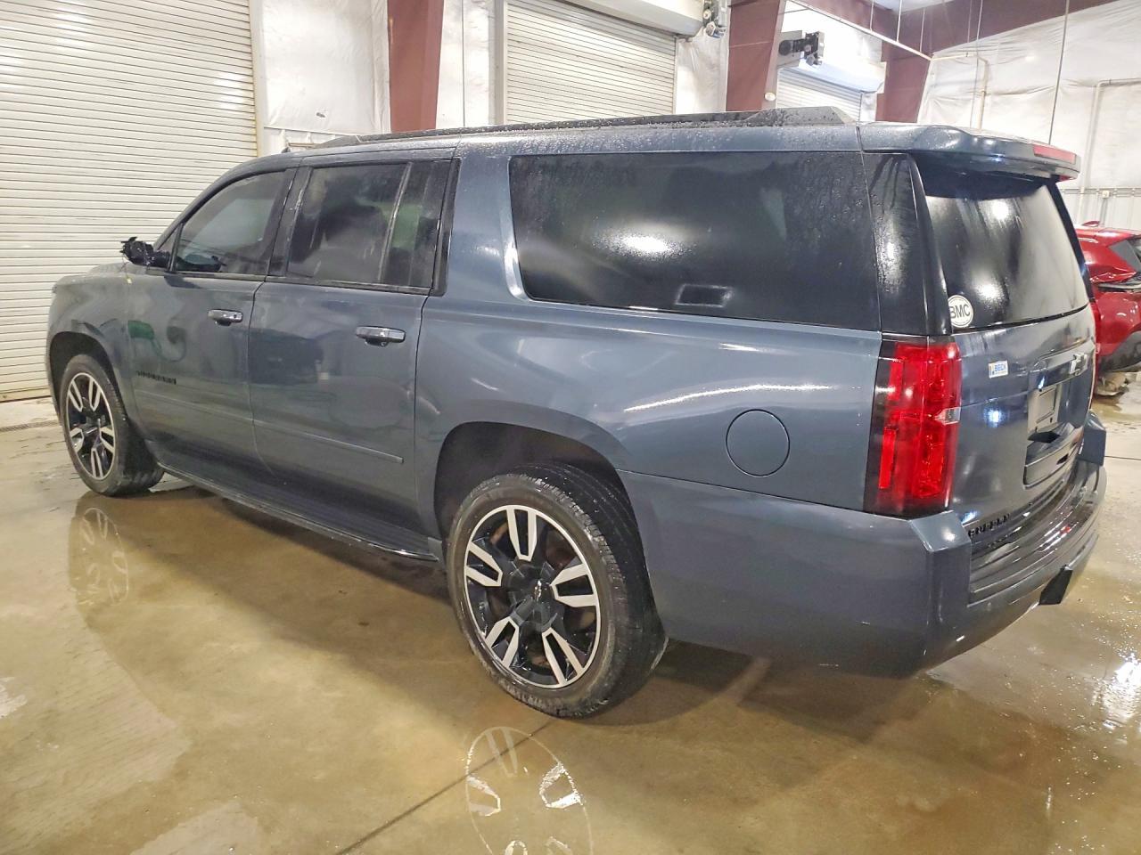 2019 Chevrolet Suburban K1500 Premier - Фото 2