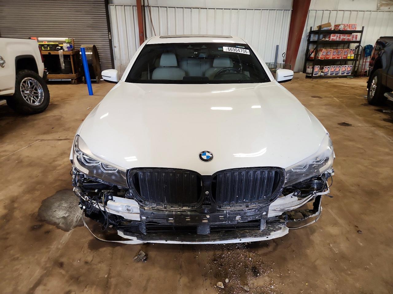 2017 BMW 740 I - Фото 5