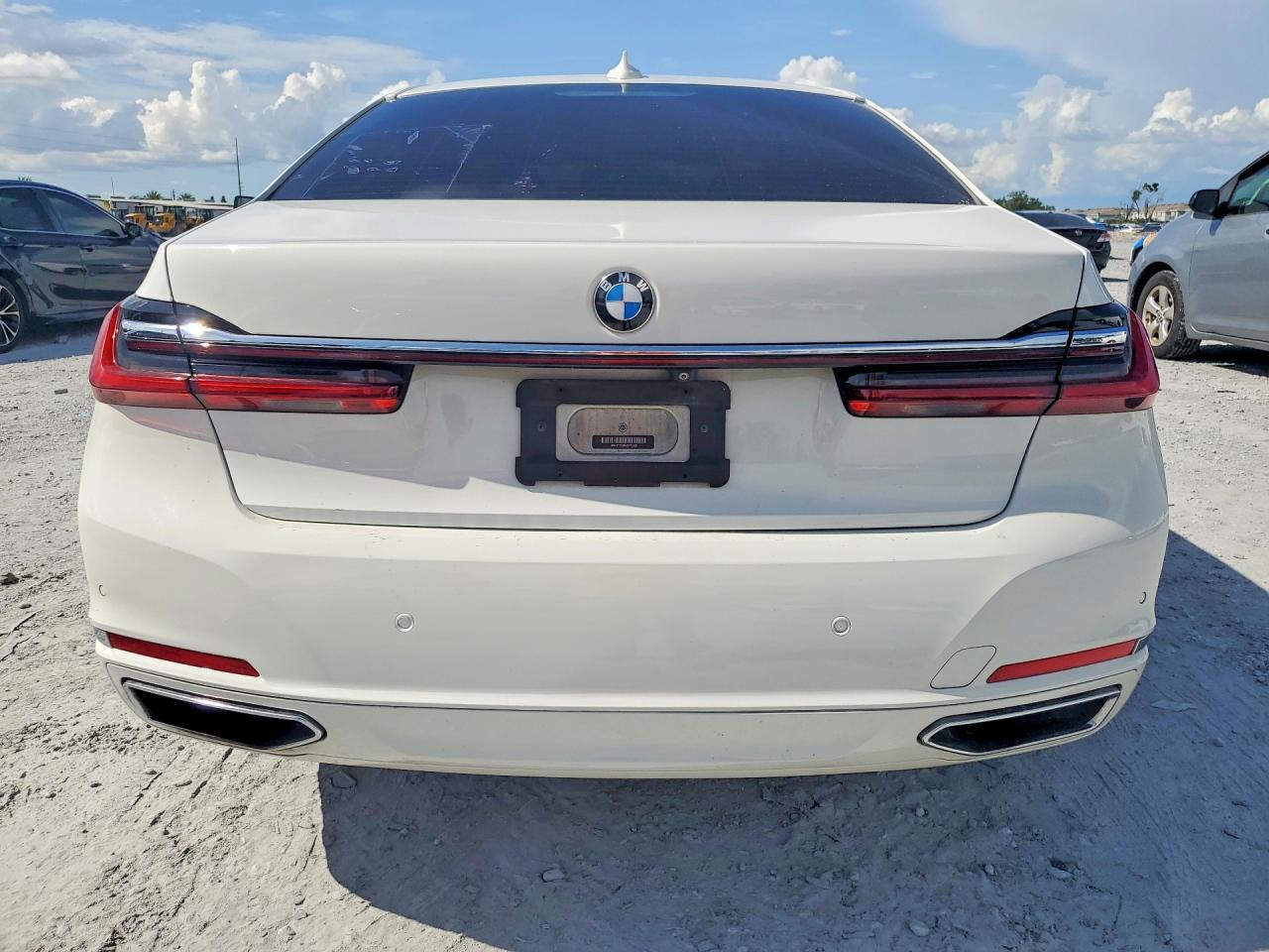 2020 BMW 740 I - Фото 6