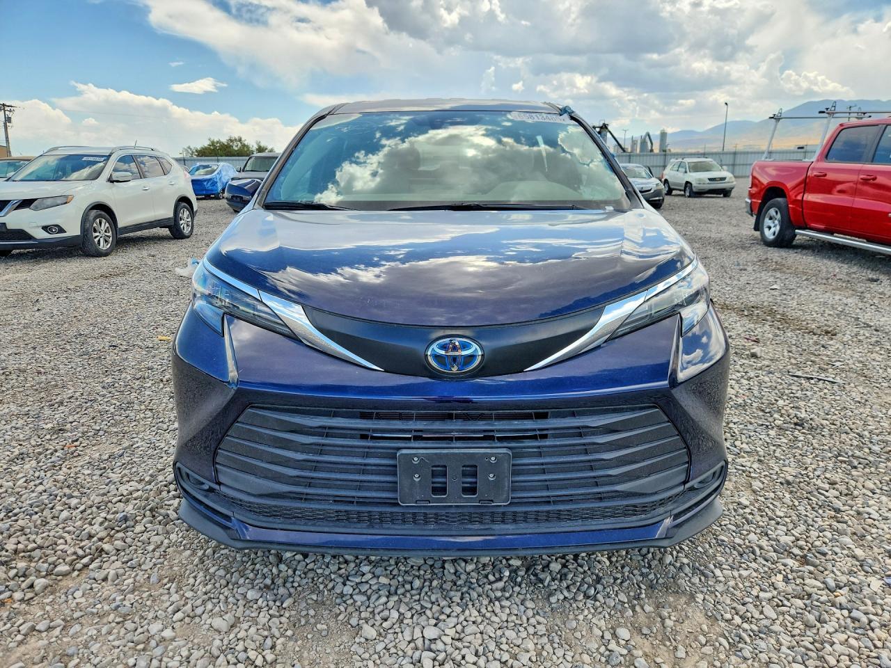 2025 Toyota Sienna Le 8-Passenger - Фото 5