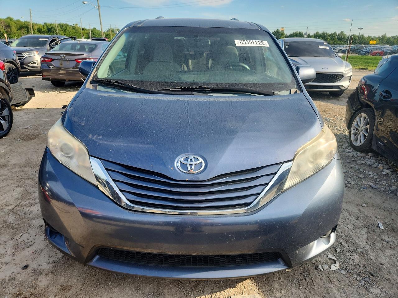 2015 Toyota Sienna Le - Image 5