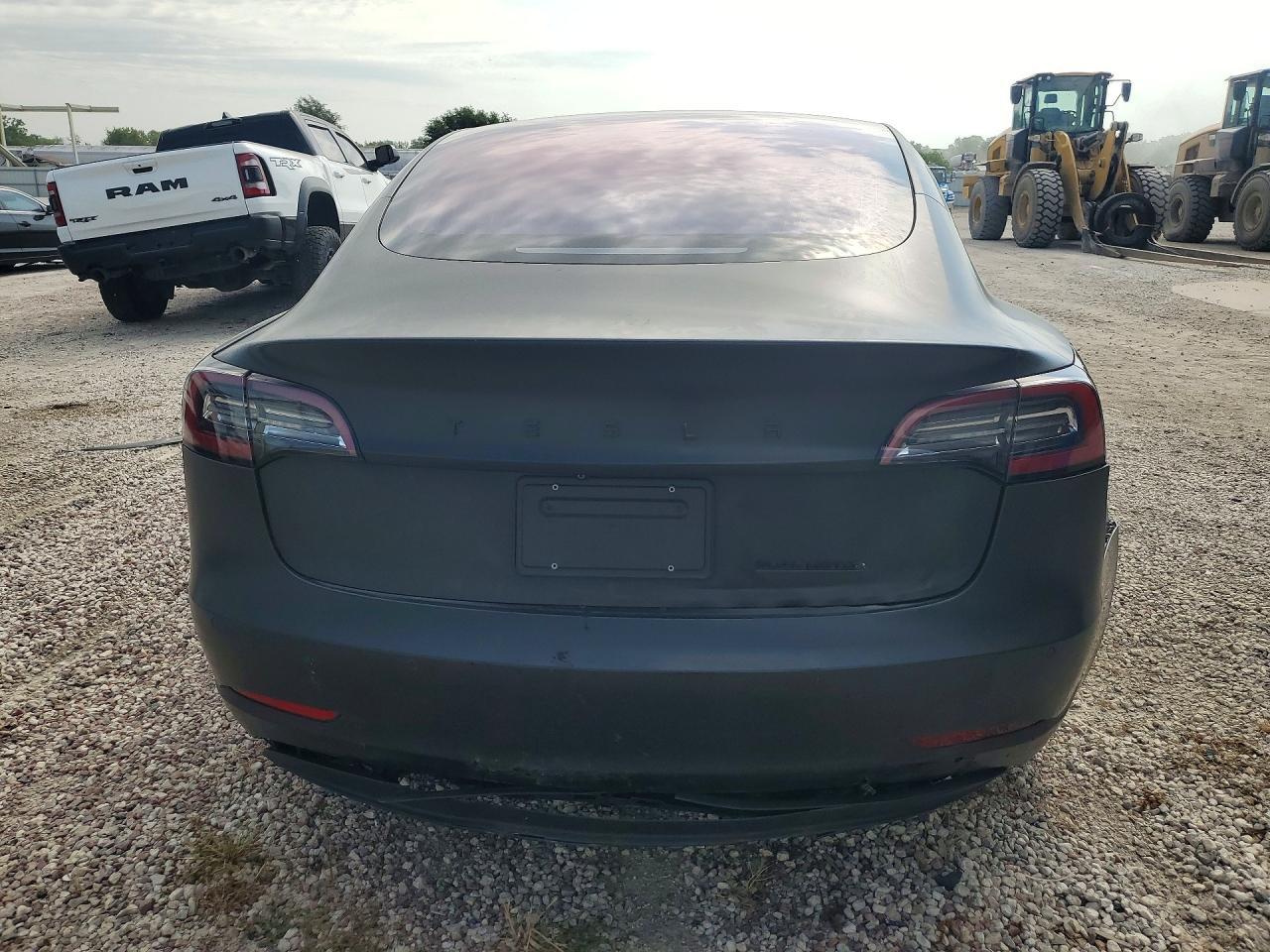 2018 Tesla Model 3 - Фото 6