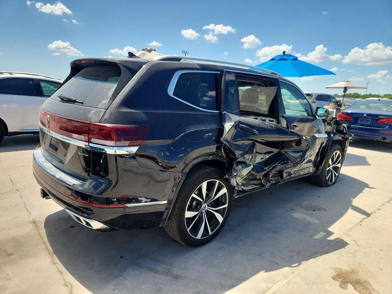 2024 Volkswagen Atlas Sel Premium R-Line - Image 3