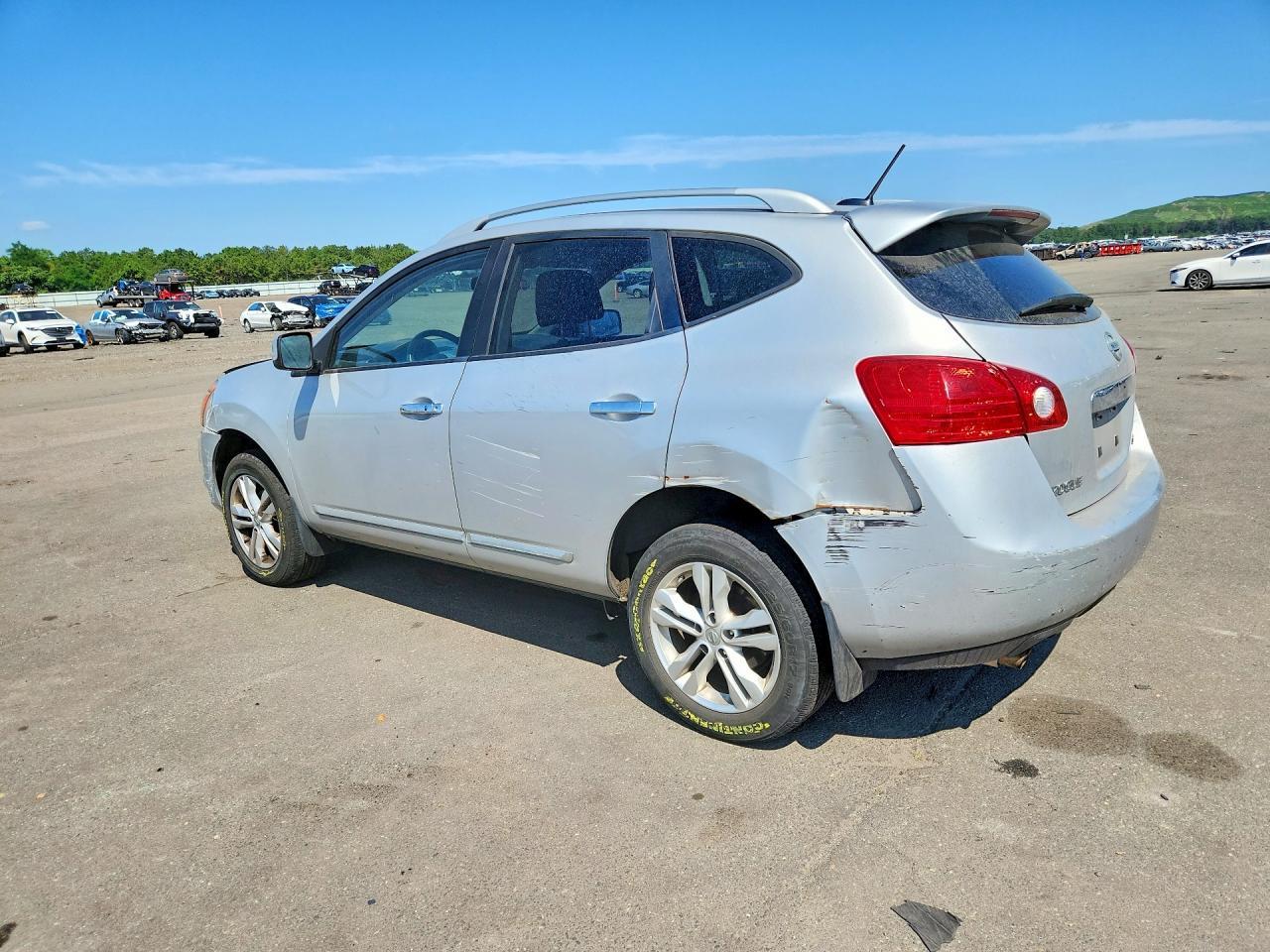 2013 Nissan Rogue S - Image 2