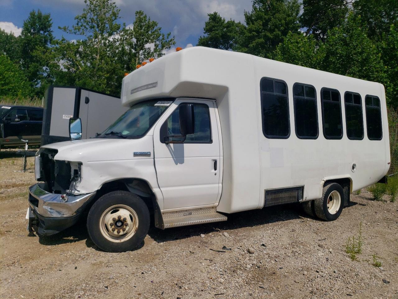 2021 Ford E350 Shuttle Bus - Фото 2