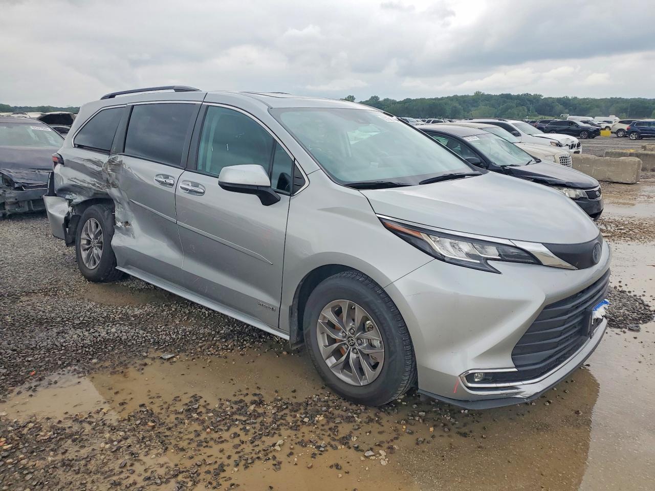 2021 Toyota Sienna Xle - Image 4