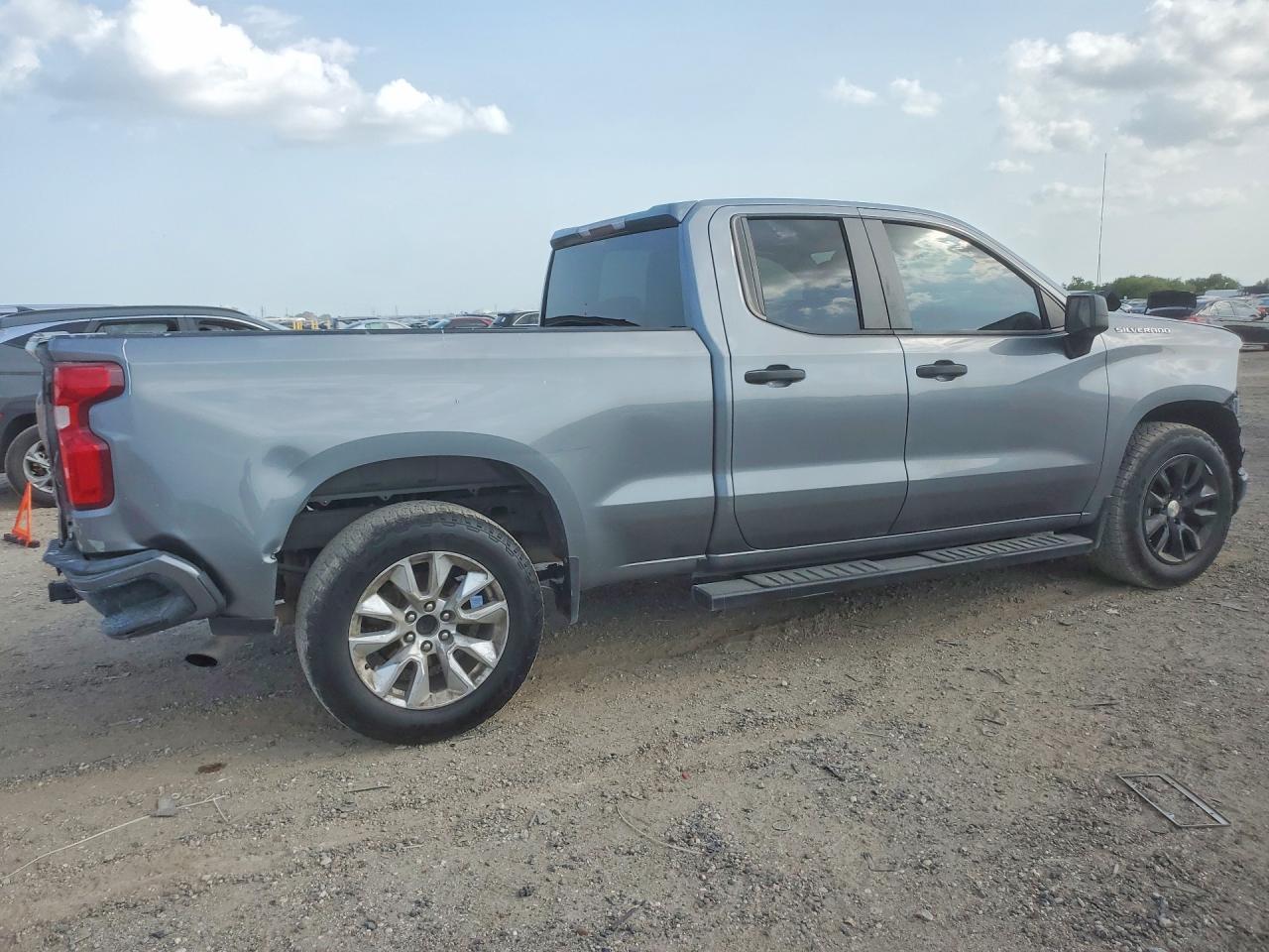 2020 Chevrolet Silverado C1500 Custom - Фото 3