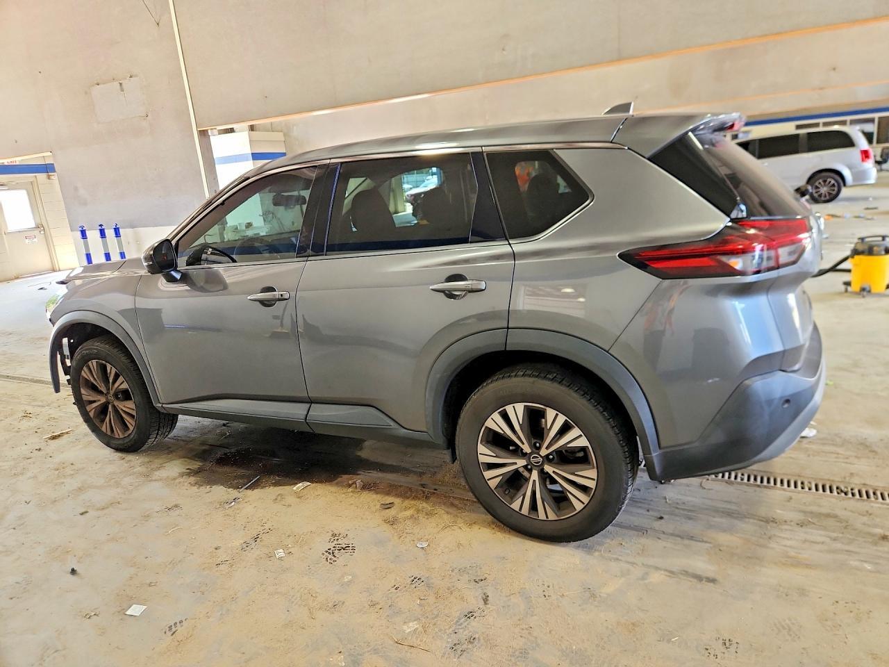 2021 Nissan Rogue Sv - Image 2