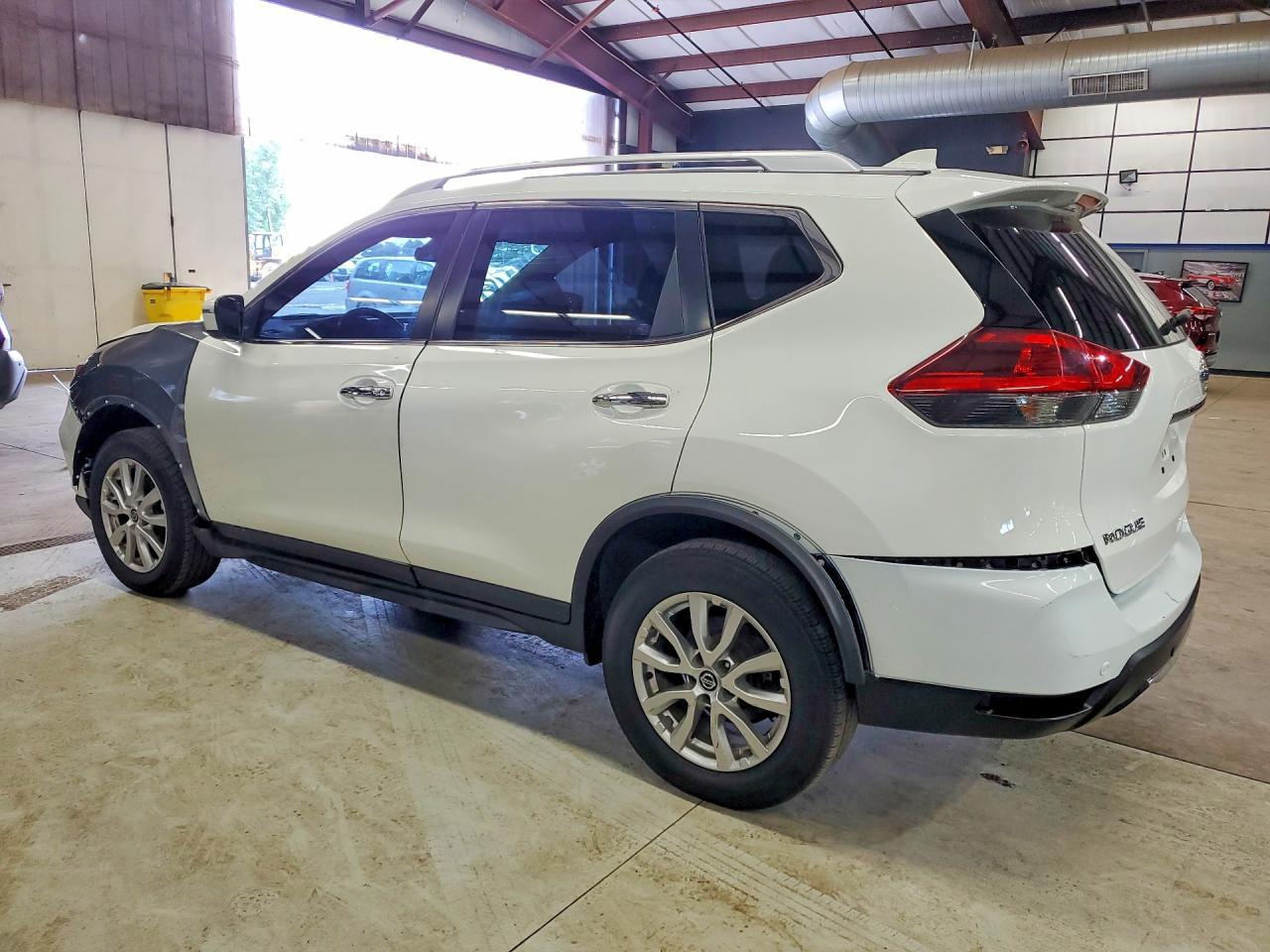 2020 Nissan Rogue Sv - Image 2