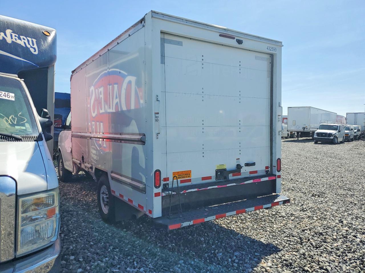 2024 GMC Savana Cut - Box Truck - Фото 2