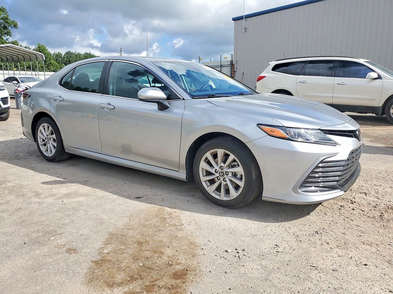 2022 Toyota Camry Le - Image 4