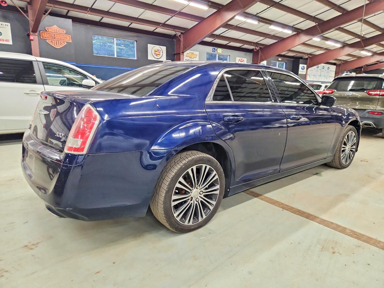 2014 Chrysler 300 - Image 3