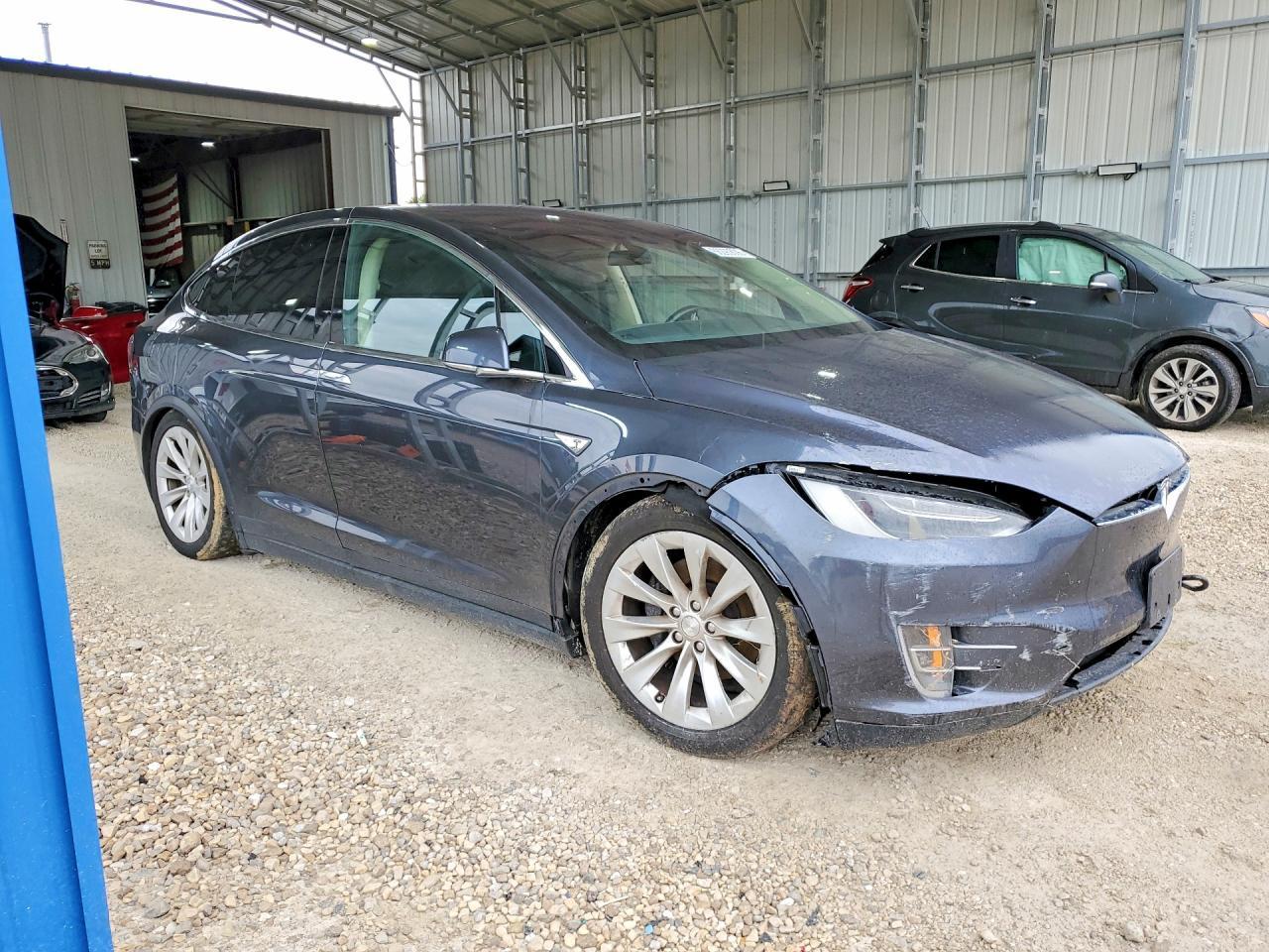 2016 Tesla Model X - Фото 4