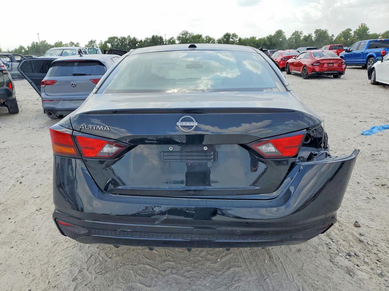 2025 Nissan Altima Sv - Image 6