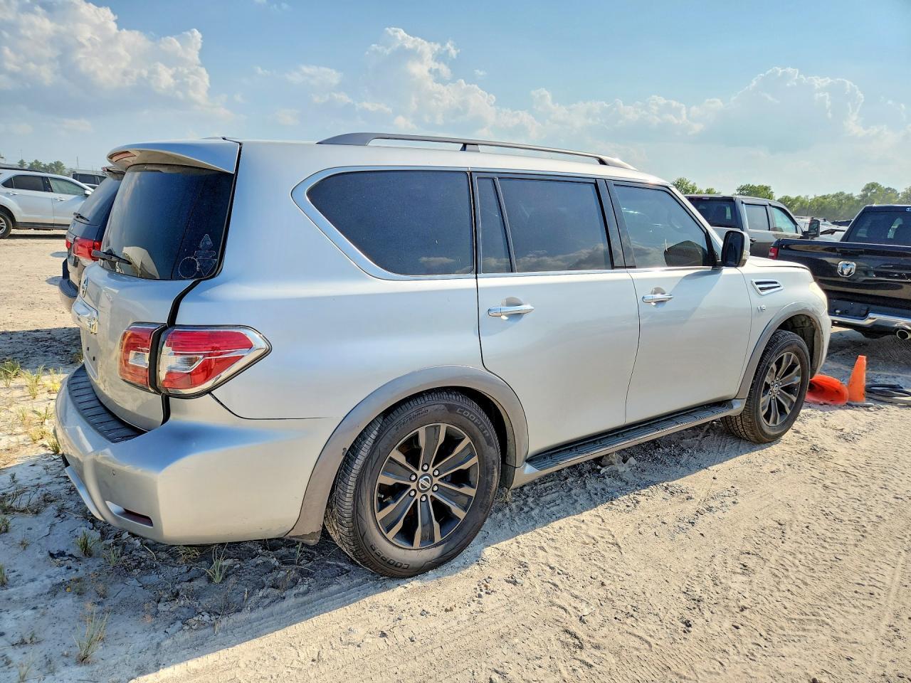 2017 Nissan Armada Sv - Фото 3