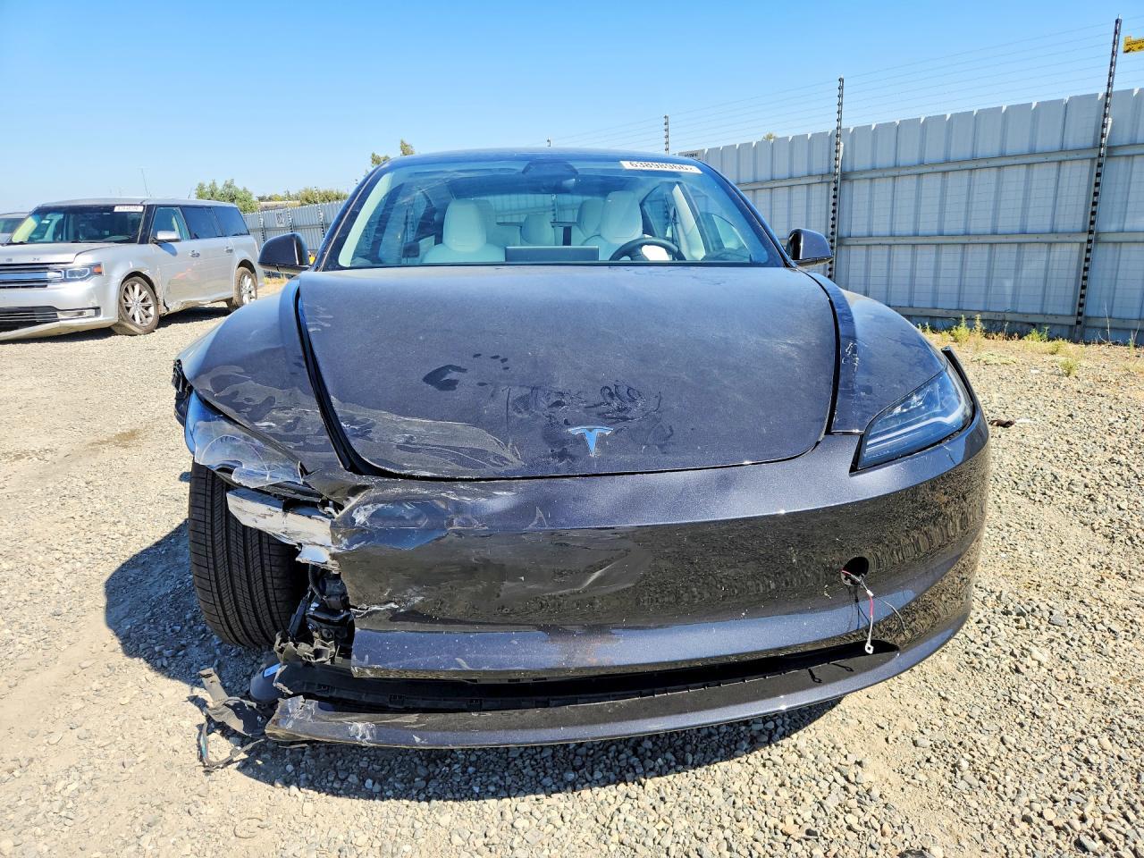 2025 Tesla Model 3 - Фото 5