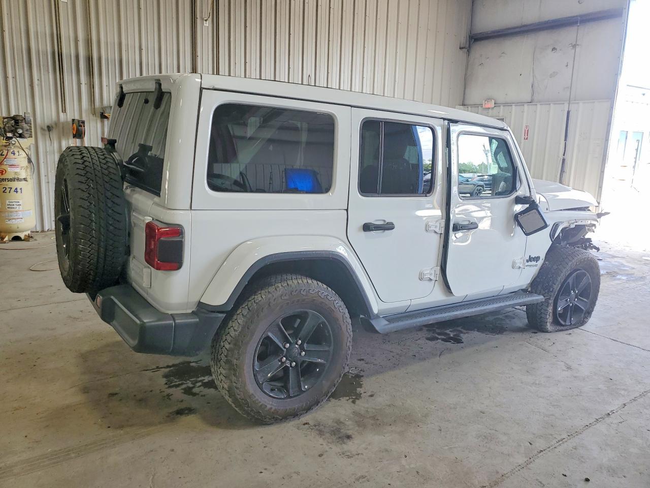 2022 Jeep Wrangler Unlimited Sahara - Фото 3