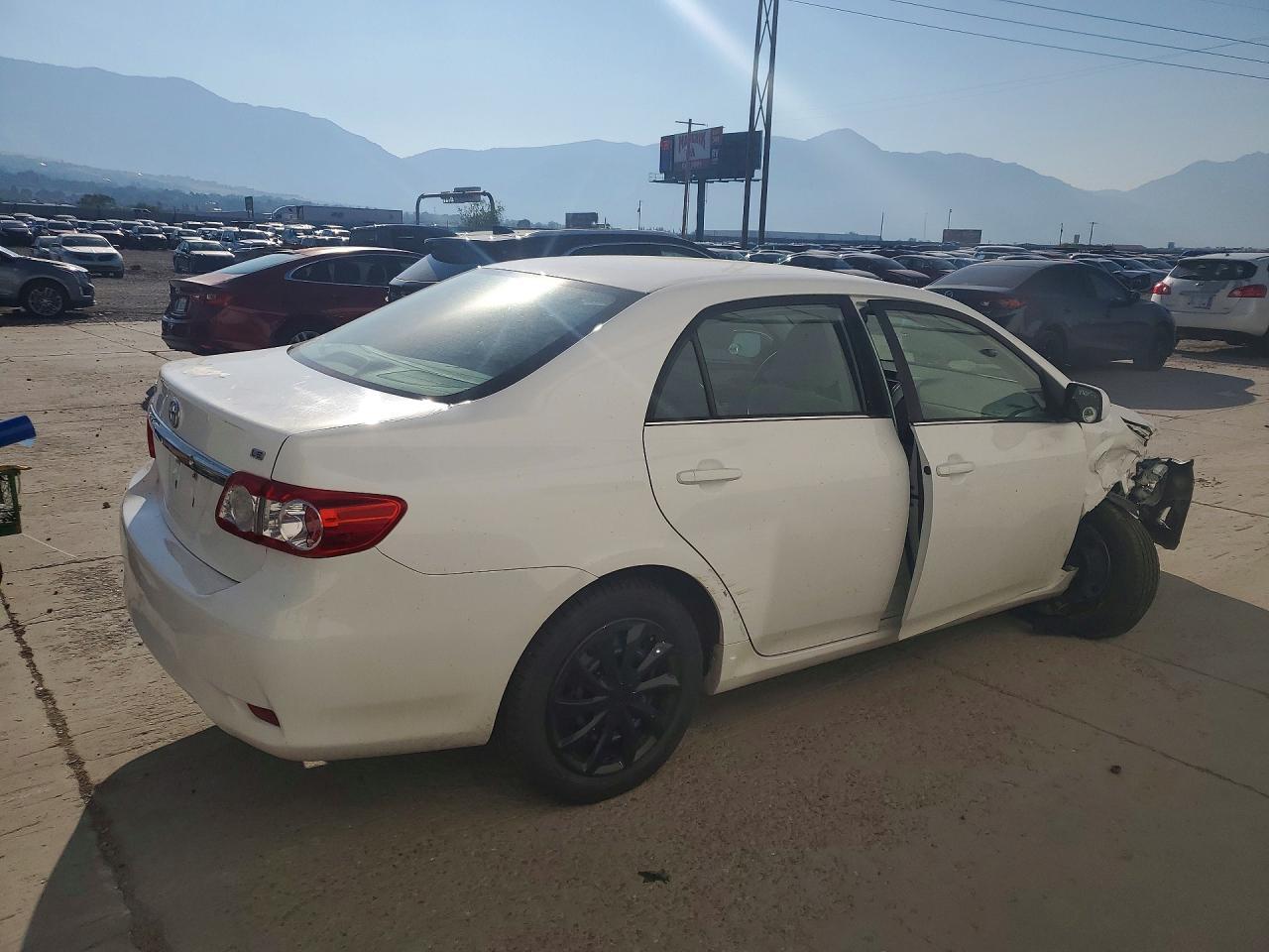 2013 Toyota Corolla Le - Image 3
