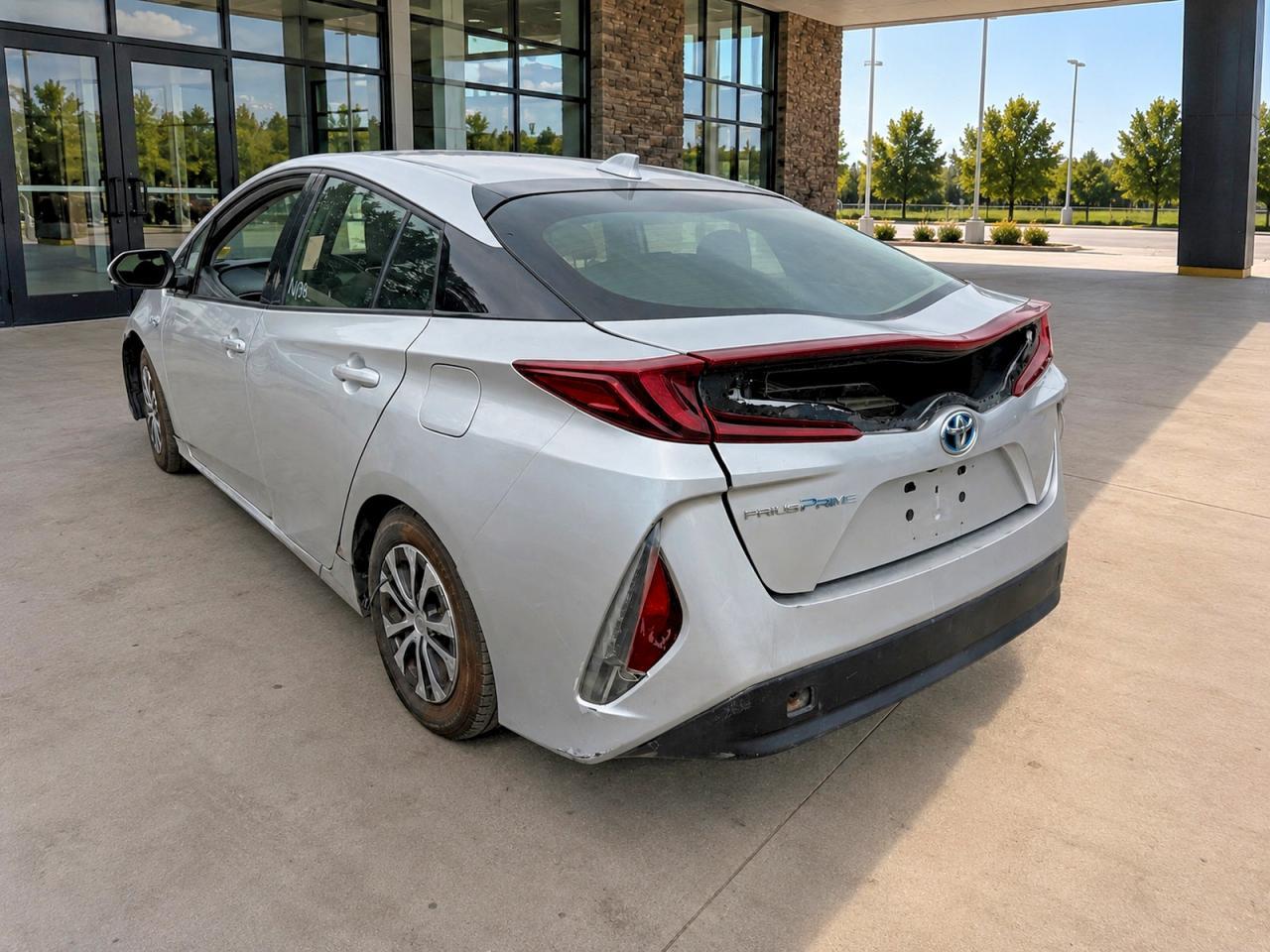 2020 Toyota Prius Prime Le - Image 4