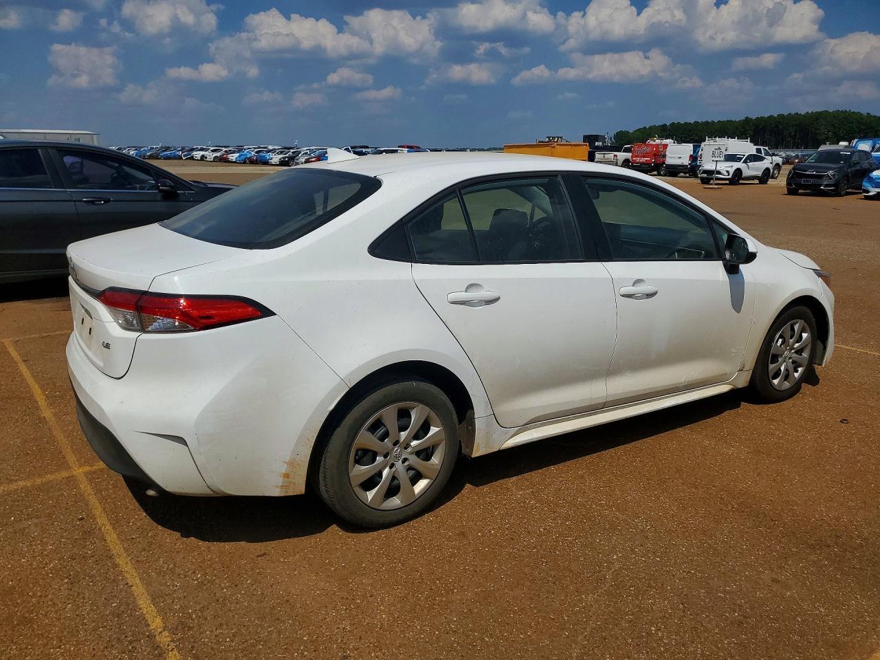 2025 Toyota Corolla Le - Фото 3